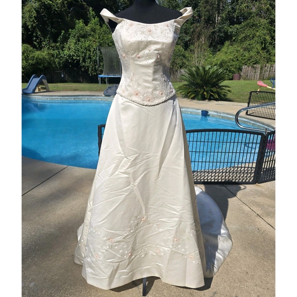 Pronovias Barcelona Wedding Dress Sz 10 Altered 24" Waist Ivory Embroidered
